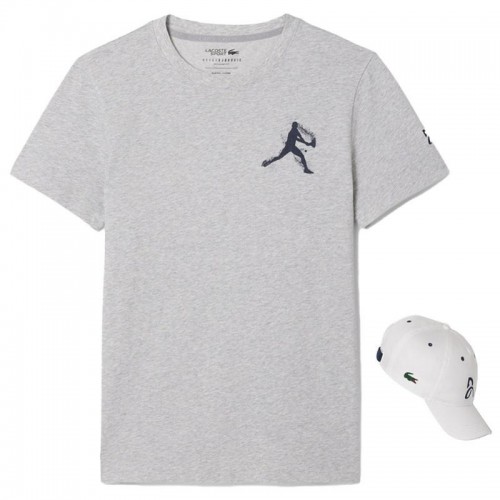 Pack Camiseta Lacoste Novak Djokovic Gris y Gorra Blanco Pack Camiseta Lacoste Novak Djokovic Gris y Gorra Blanco